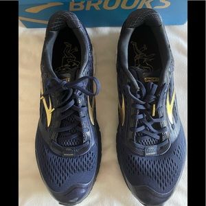 Brooks Ghost 9 Running Shoes. Special edition Berkshire Hathaway. Size 9.5 D.
